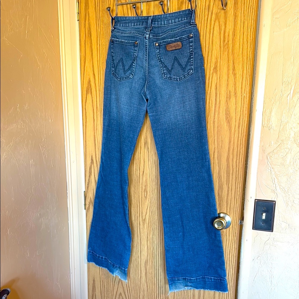 Women’s wrangler size 27